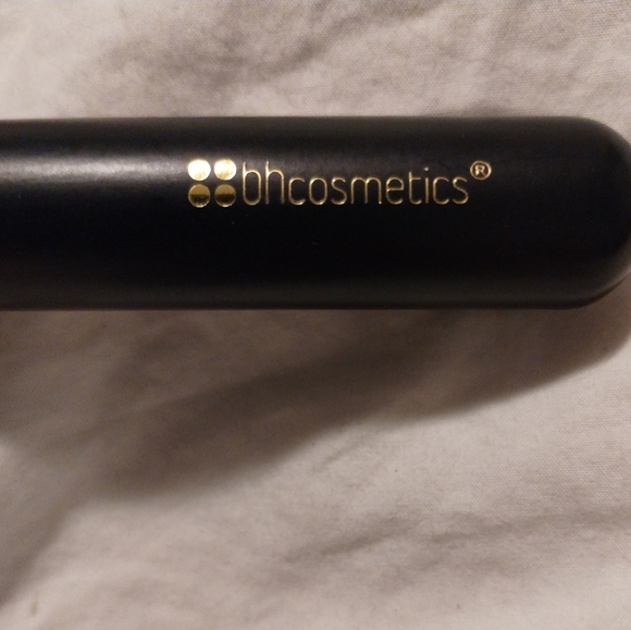 BH Cosmetics Tapered Contouring Face Brush - Picture 2 of 2